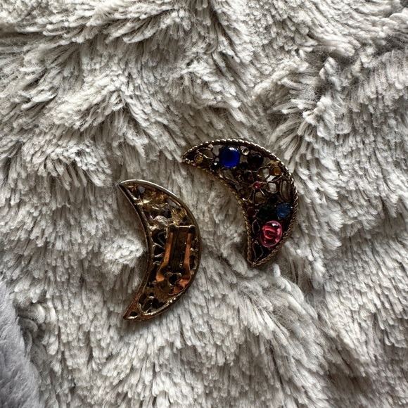 Vintage half moon clip on earrings - Picture 2 of 4